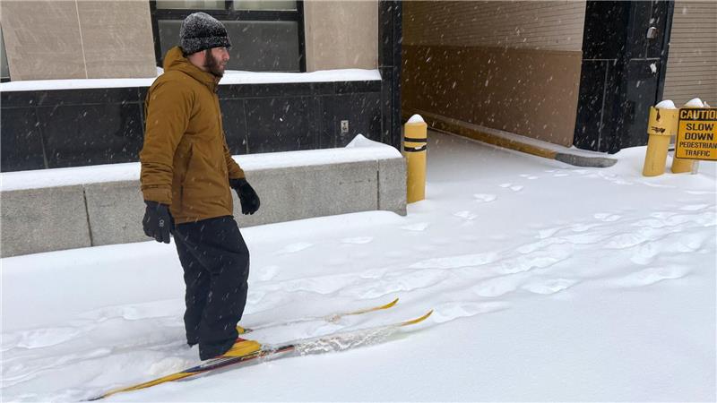 Trotz der vielerorts angespannten Lage prägten auch fröhliche Winterszenen das Stadtbild.
