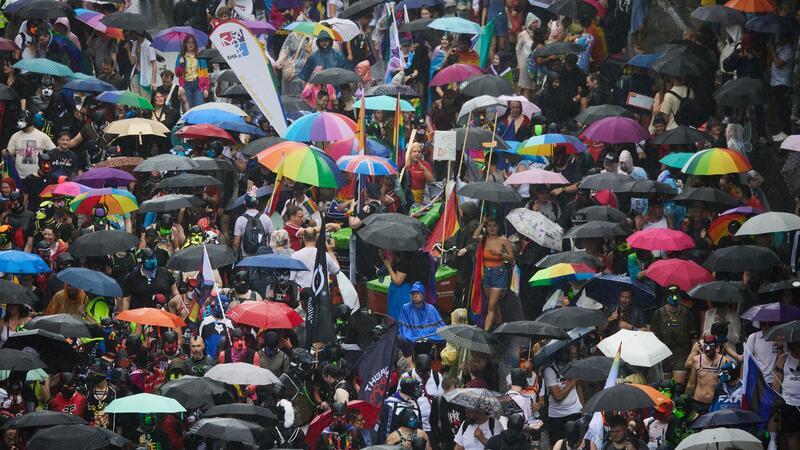 Trotz des Regens war die Stimmung beim CSD in Berlin gut.
