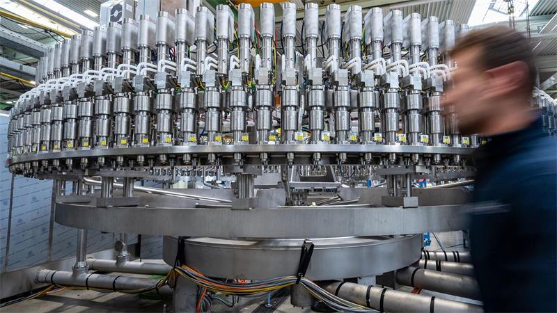 Trotz des Rückgangs bei Großbestellungen bleibt der Ausblick für die Industrie positiv.