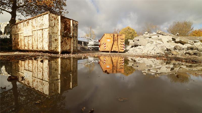 Trügerische Idylle: Auch wenn sich manches ruhig im Wasser spiegelt, geht es laut zur Sache.