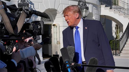 Trump behauptet, Musk habe die Starlink-Drosselung rückgängig gemacht.