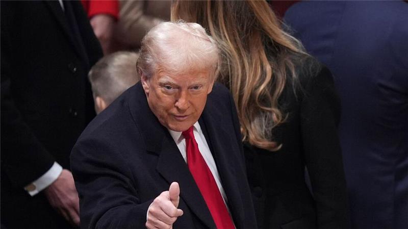 Trump testet Grenzen der Macht aus - erste Klagen Trump hat an seinem ersten Tag im Amt eine Welle an Entscheidungen verfügt.