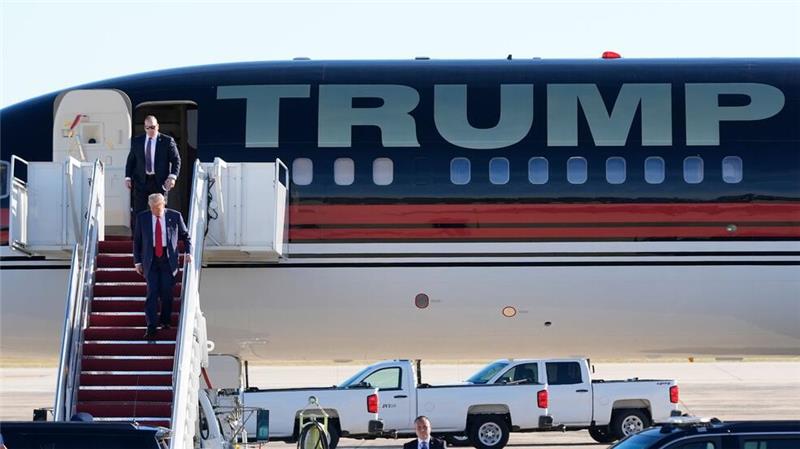 Republikaner in Washington empfangen Trump mit Applaus Trump kehrt nach der Wahl nach Washington zurück.