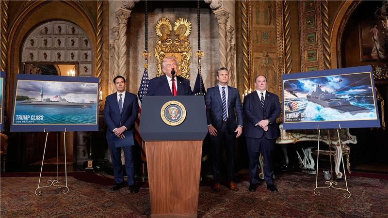 Trump kündigt den Bau von neuen Schlachtschiffen an. 