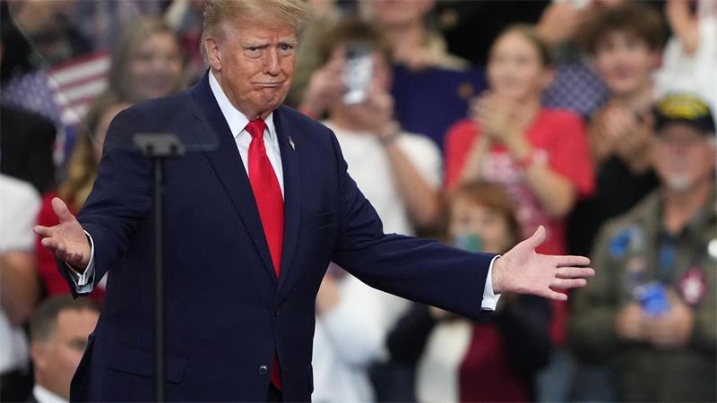 „Fühle mich betrogen“ - So geht es den USA vor den Midterms Trump lobt bei seinen Wahlkampfauftritten im Land oft seine eigene Politik - doch viele Menschen machen ihn für hohe Lebenshaltungskosten verantwortlich. (Archivbild)