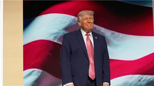 Trump nennt die Straße von Hormus „Straße von Trump“. 