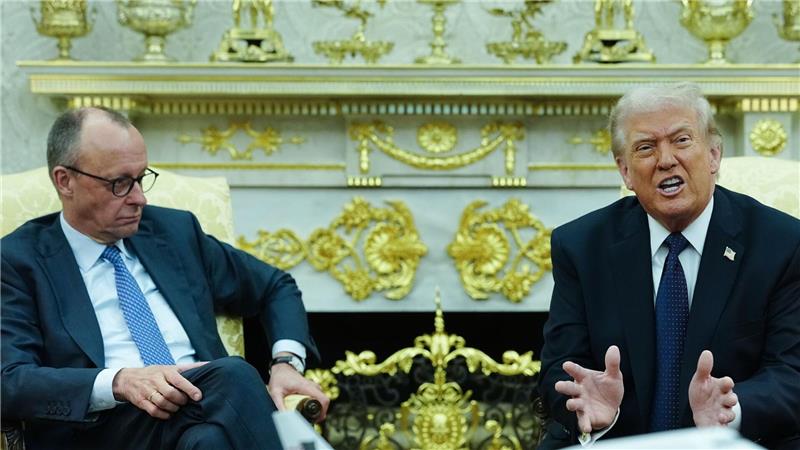 Trump (r.) attackierte Merz verbal auf seiner Plattform Truth Social. (Archivbild)