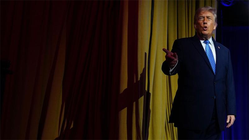 Spannungen am Golf nehmen nach neuen Angriffen wieder zu Trump sieht die Schuld für den Angriff auf das Frachtschiff beim Iran - und spricht von einem Verstoß gegen die vereinbarte Waffenruhe. (Archivbild)