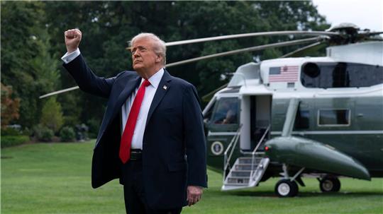 Trump spricht eine Warnung an die Hamas aus. 