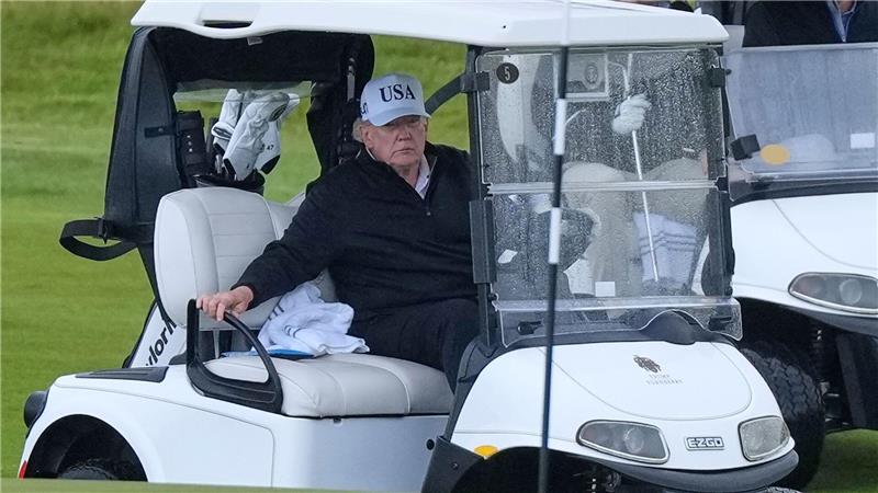 Bilder des Tages Trump startet Golfreise in Schottland