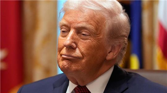 Trump stellt sich hinter seinen Verteidigungsminister Hegseth.