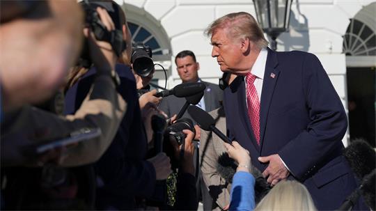 Trump teilt erneut gegen die Ukraine aus.