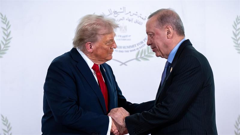 Erdogan inszeniert Trumps Teilnahme am Nato-Gipfel mit Pomp Trump und Erdogan pflegen eine enge Beziehung. (Archivbild)
