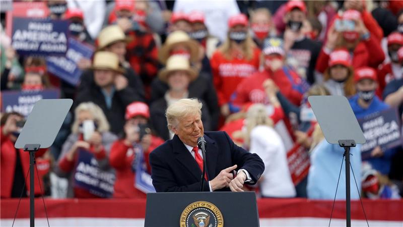 US-Zollhammer: Schweizer fürchten Wirtschaftseinbruch Trump und andere Milliardäre seines Kabinetts gelten als Fans Schweizer Markenuhren (Archivbild)