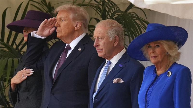Worte ohne Taten? Trump ließ sich in Großbritannien feiern Trump und der König: Der US-Präsident bezeichnet Charles als Freund.