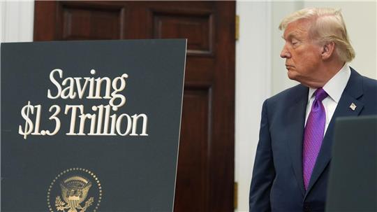 Trump verspricht sich große Einsparungen durch seinen Anti-Klima-Kurs.