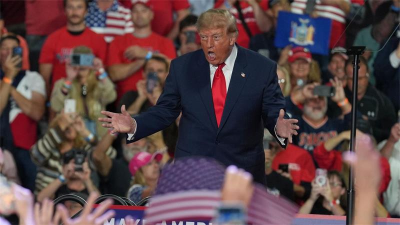 Trump versucht, seine Anhänger zum Wählen zu mobilisieren, indem er sich selbst ins Zentrum des republikanischen Wahlkampfs stellt. (Archivbild)