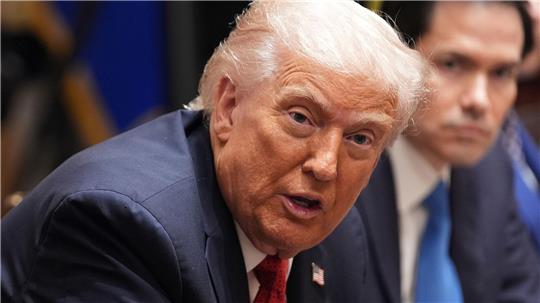 Trump wurde auf seine frühere Äußerung angesprochen, dass die Ukraine von Russland besetzte Gebiete zurückgewinnen könnte.