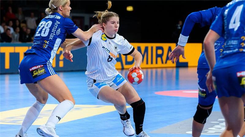 Himmlischer Beistand: Handballerinnen setzen auf Engel Trumpft bei der EM unbekümmert auf: Rückraumspielerin Nina Engel.