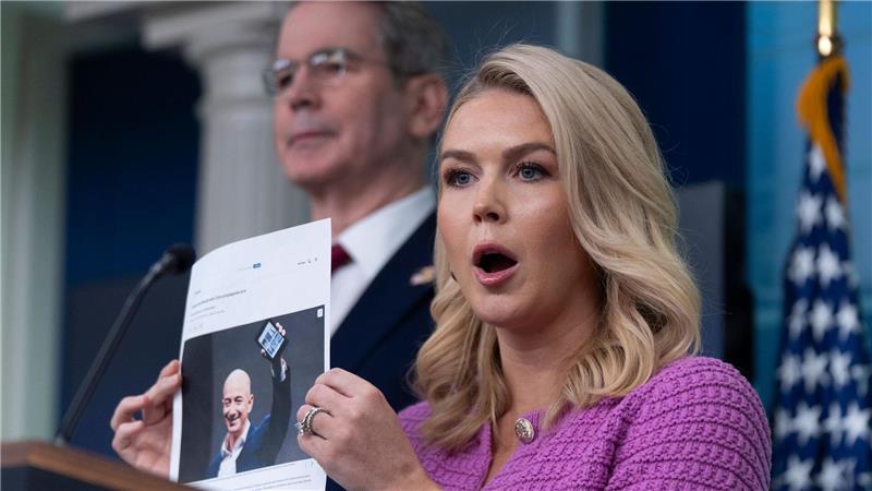 Weißes Haus übt scharfe Kritik an Amazon Trumps Sprecherin Karoline Leavitt kritisiert Amazon und dessen Chef Jeff Bezos.