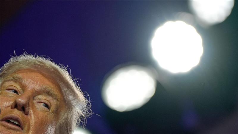 Medien: Trump über eigenen Namen in Epstein-Akten informiert Trumps ist laut Medienberichten informiert worden, dass sein Name in den Epstein-Akten auftaucht. Der Kontext ist unklar.