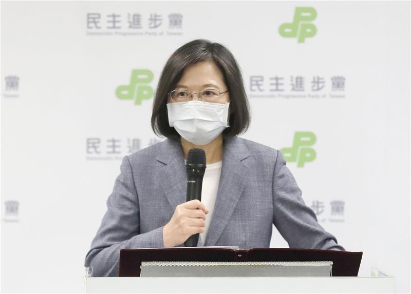 Taiwans Präsidentin gibt Parteivorsitz ab Tsai Ing-wen, Präsidentin von Taiwan, gibt ihren Rücktritt als Parteivorsitzende der Demokratischen Fortschrittspartei bekannt.