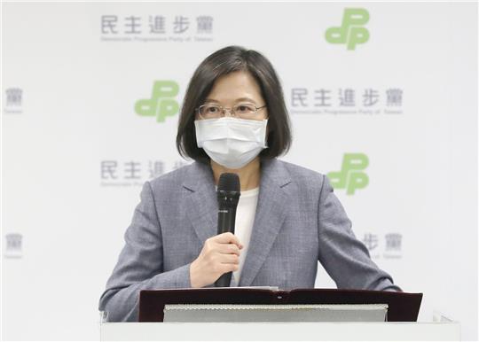 Tsai Ing-wen, Präsidentin von Taiwan, gibt ihren Rücktritt als Parteivorsitzende der Demokratischen Fortschrittspartei bekannt.