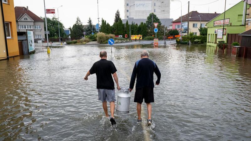 Hochwasser von Polen bis Österreich: Deutschland rüstet sich Tschechien erlebt Regenmengen in wenigen Tagen wie sonst nur in Monaten.