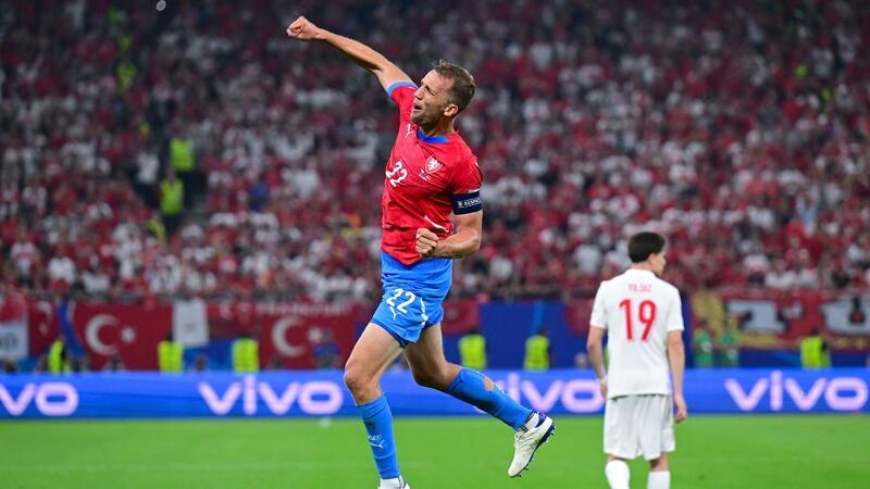 Türkei müht sich ins Achtelfinale Tschechiens Kapitän Tomas Soucek traf zum Ausgleich.