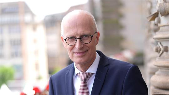 Tschentscher begrüßt den Beschluss der Ministerpräsidentenkonferenz, der vom Bund mehr finanzielle Unterstützung für die Häfen fordert. (Archivbild) 