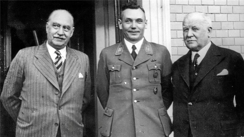 Türen auf für das „Dr.-Goebbels-Heim“ (v.l.): Paul Lincke, der Harzburger Bürgermeister Hermann Berndt und Franz Lehár stellen sich im Frühjahr 1938 zur Einweihung des so benannten Versorgungswerks Deutscher Komponisten den Fotografen. Später wird die Immobilie zum Hotel „Vier Jahreszeiten“.
