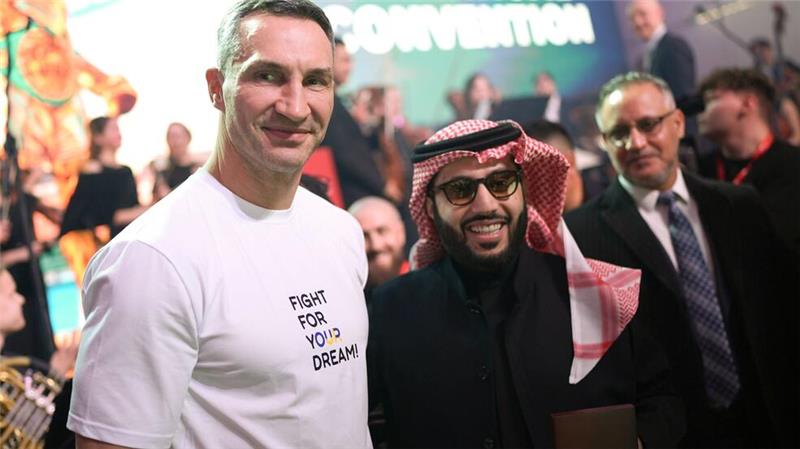 Turki al-Sheikh (r), saudi-arabischer Geschäftsmann, und der frühere Boxweltmeister Wladimir Klitschko
