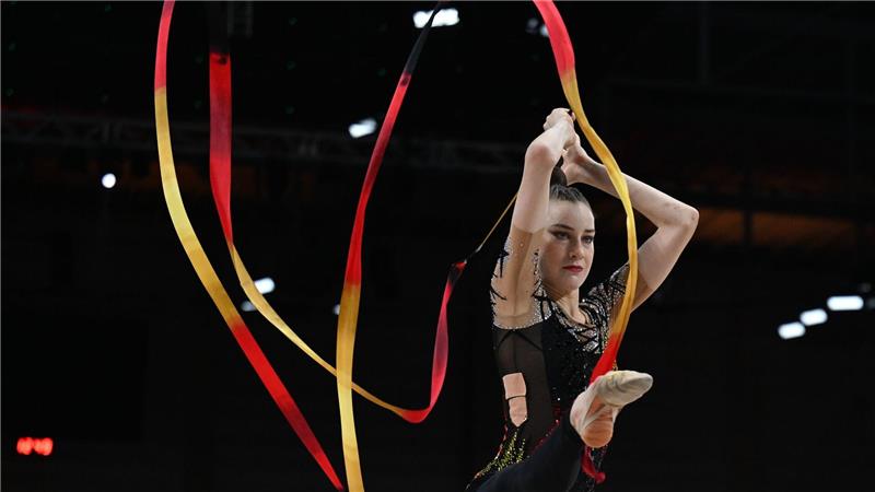 Bilder des Tages Turnen/Rhythmische Sportgymnastik: Deutsche Meisterschaft, Entscheidung Band, Frauen. Darja Varfolomeev mit ihrer Übung.