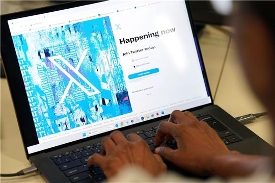 Twitter wird X - die Web-Adresse lautet aber weiterhin twitter.com.