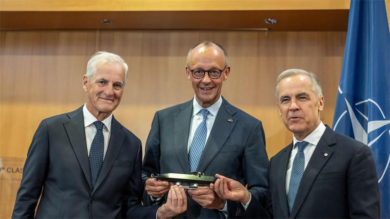 U-Boot-Auftrag - zufriedene Mienen in Berlin und Schwerin
