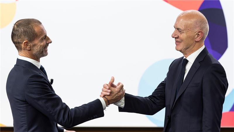 „Gänsehautmoment“: EM 2029 in Deutschland UEFA-Chef Ceferin gratuliert dem DFB-Präsidenten Neuendorf.