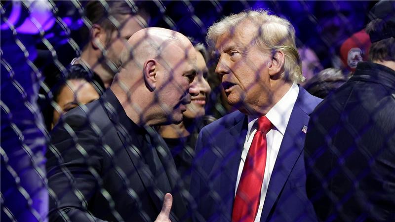 Käfigkampf vor dem Weißen Haus - Trump feiert 80. Geburtstag UFC-Boss Dana White (l.) ist ein glühender Anhänger des US-Präsidenten. (Archivbild)
