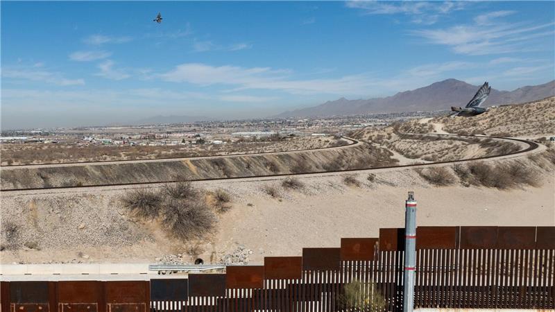 US-Behörden arbeiten laut eigene Mitteilung „in beispielloser Weise“ gegen Drohnenbedrohungen an der Grenze zu Mexiko zusammen. (Symbolbild)