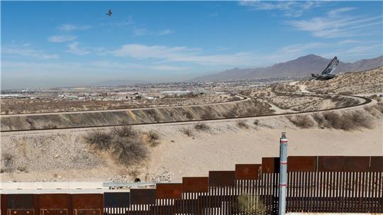 US-Behörden arbeiten laut eigene Mitteilung „in beispielloser Weise“ gegen Drohnenbedrohungen an der Grenze zu Mexiko zusammen. (Symbolbild)