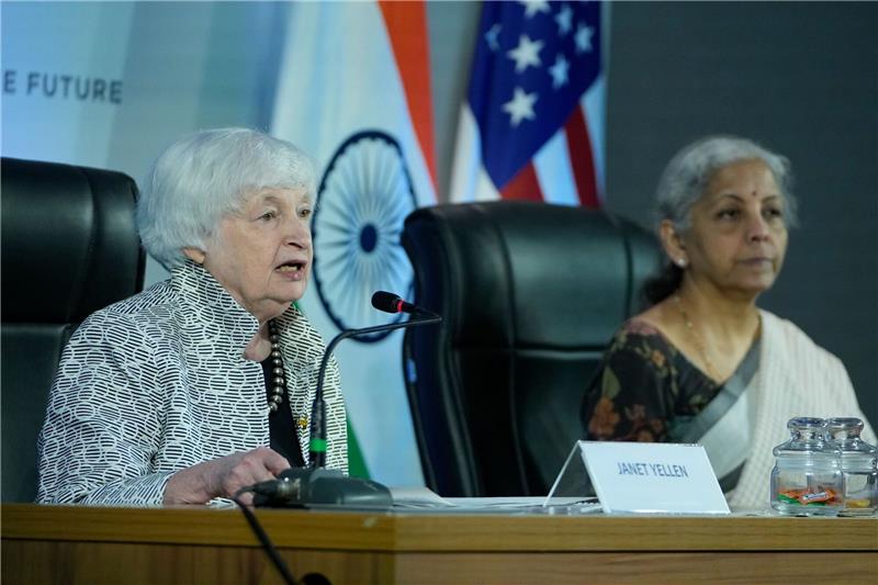 Energiewende: USA bietet Indien Zusammenarbeit an US-Finanzministerin Janet Yellen (l) und ihre indische Kollegin Nirmala Sitharaman wollen zusammenarbeiten.