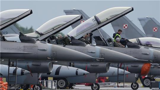 US-Kampfjets vom Typ F-16 während eines Nato-Manövers. (Archivbild)