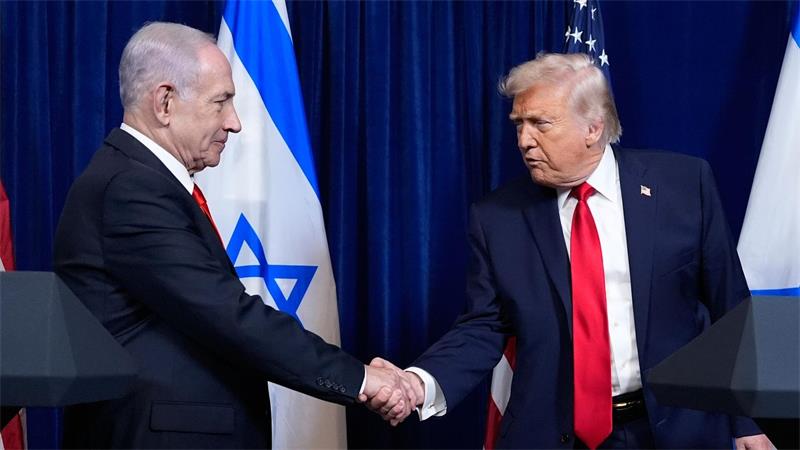 US-Präsident Donald Trump (r.) spricht eine Wahlempfehlung für den israelischen Ministerpräsidenten Benjamin Netanjahu (l.) aus. (Archivbild)