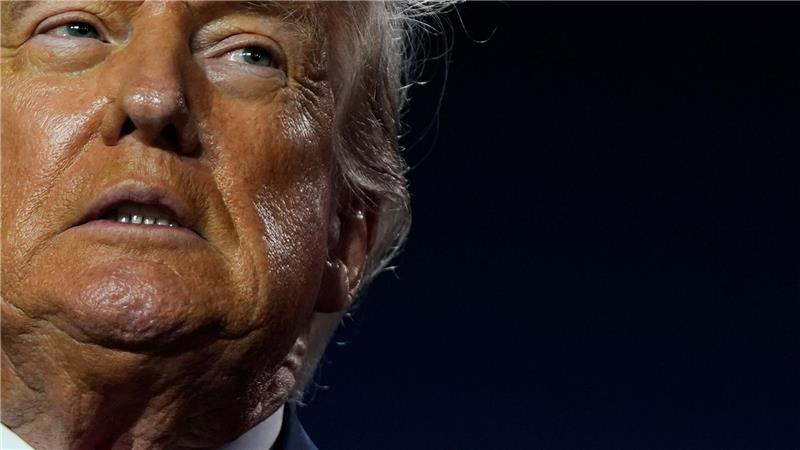 US-Präsident Donald Trump reist unter großem Druck nach Schottland.