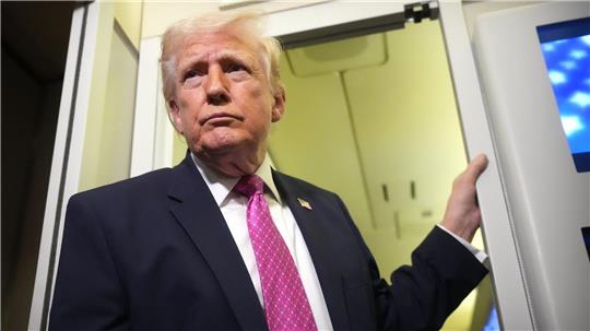 US-Präsident Donald Trump sagt, die Straße von Hormus werde sich nach Abschluss des Militäreinsatzes von allein öffnen. (Archivbild)