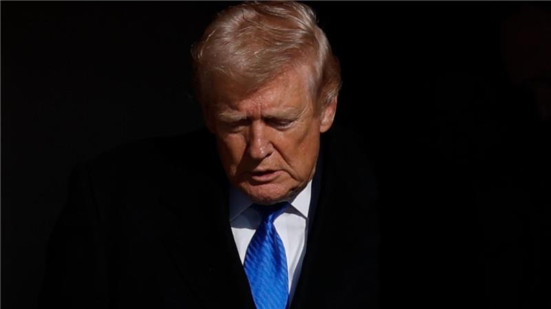 US-Präsident Donald Trump steigt bei seiner Ankunft auf der Joint Base Andrews aus der Air Force One aus.