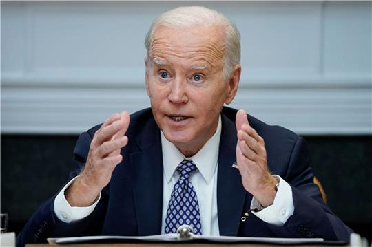 US-Präsident Joe Biden bei einem Treffens im Roosevelt Room des Weißen Hauses.