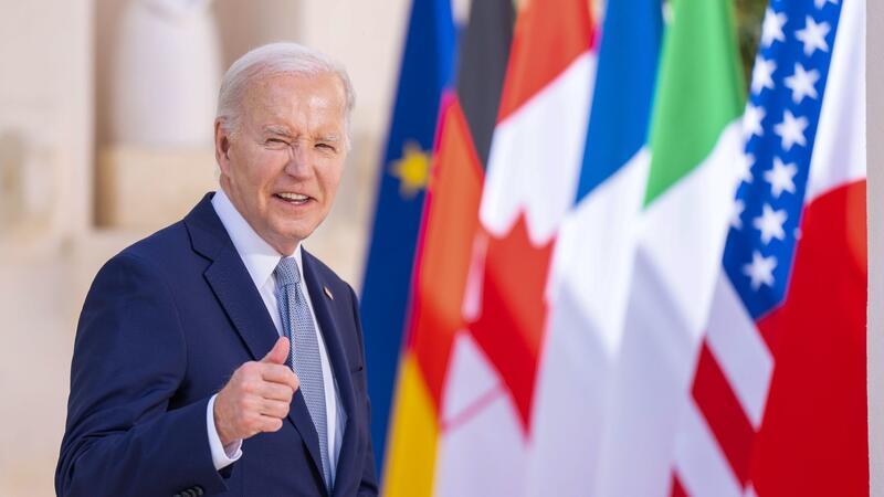 Der tattrige Präsident? Biden sorgt für Gesprächsstoff US-Präsident Joe Biden beim Gipfeltreffen der G7-Staaten in Bari, Italien.