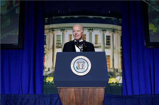 US-Präsident Joe Biden spricht beim White House Correspondents Association (WHCA) Dinner in Washington.