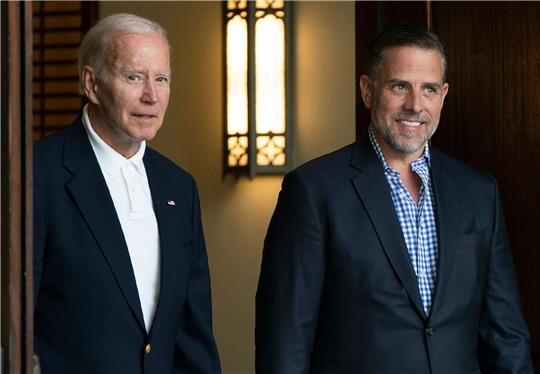 US-Präsident Joe Biden und sein Sohn Hunter bei einem Urlaub im US-Bundesstaat South Carolina.