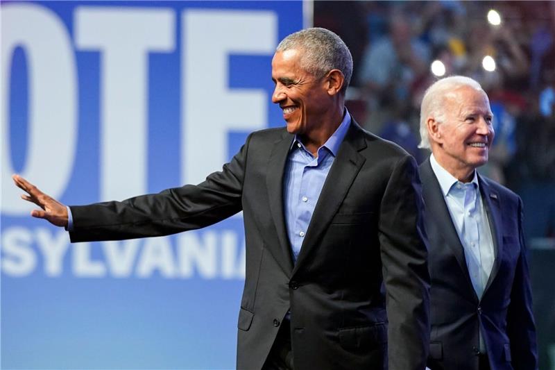 Midterms-Endspurt: Biden und Obama gemeinsam im Wahlkampf US-Präsident Joe Biden und sein Vorgänger Barack Obama in Pennsylvania.